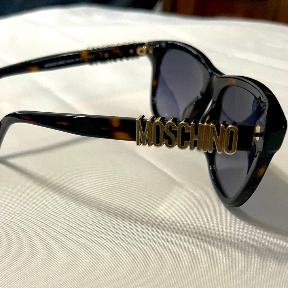 New ORIGINAL MOSCHINO SUNGLASS! For men and women!